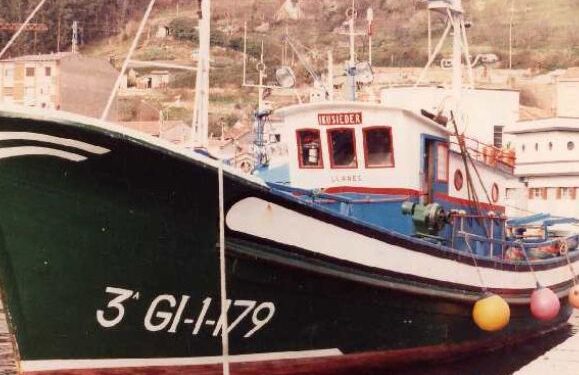 Fishing boat runs aground