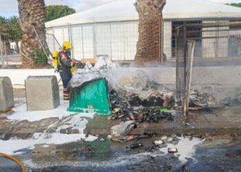 Four containers burned in Teguise