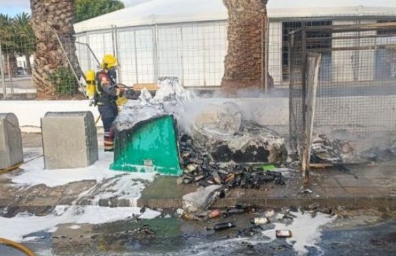 Four containers burned in Teguise