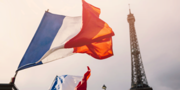 France tightens UK travel restrictions