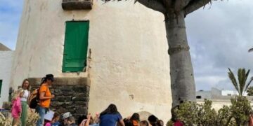 Tías youngsters learn how to make gofio