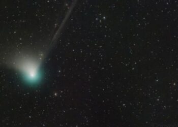 Green comet visible