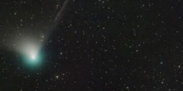 Green comet visible