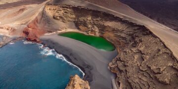 El Golfo’s green lake receives 31% more daily visitors above its capacity
