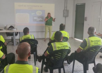 The Guardia Civil receive training to communicate with the hearing impaired