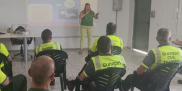 The Guardia Civil receive training to communicate with the hearing impaired