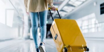 European Parliament votes to prohibit hand luggage fees