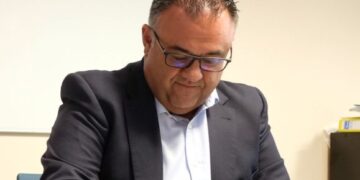Health director resigns
