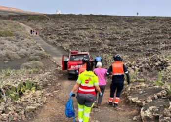 Tourist rescued after fall at Volcán de La Corona