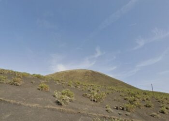 Hikers rescued on volcano