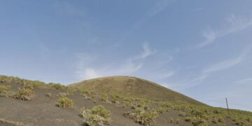 Hikers rescued on volcano