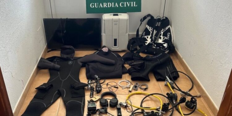 Holiday home thief arrested