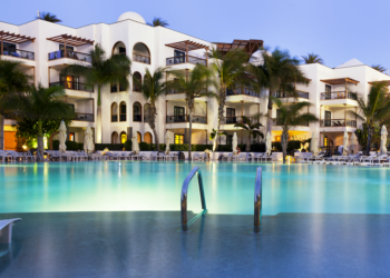Hotels closed as Tenerife bears the brunt