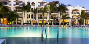 Hotels closed as Tenerife bears the brunt