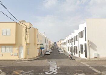 House fire injures two in Arrecife