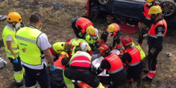 Injured as car overturns in Conil