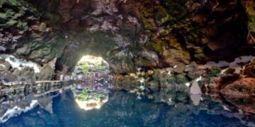 Outrage at tourists swimming in Jameos del Agua