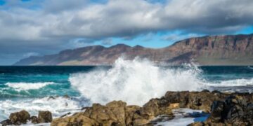 Kitesurfer dies in Famara