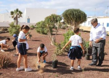 Local students visit La Graciosa