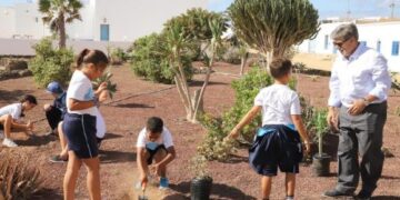 Local students visit La Graciosa