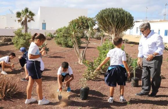 Local students visit La Graciosa