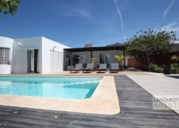 Exclusive detached villa for sale in Las Coloradas, Playa Blanca