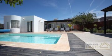 Exclusive detached villa for sale in Las Coloradas, Playa Blanca