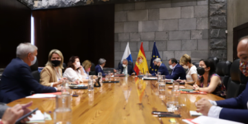 Lanzarote achieves Level 1 while Canaries worsen