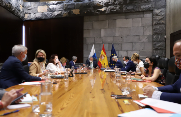 Lanzarote achieves Level 1 while Canaries worsen
