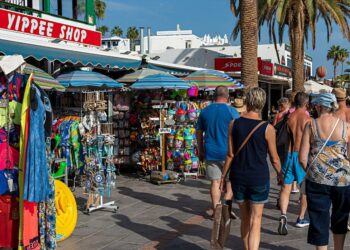 Lanzarote tourists take tourist tax survey