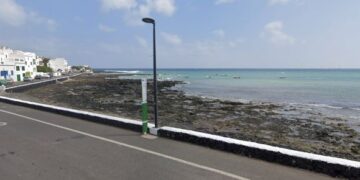 Patera arrives at Las Caletas