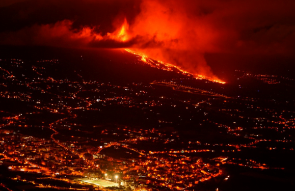 Cumbre Vieja lava to reach the coast “imminently”.