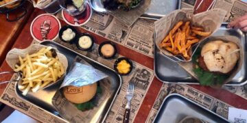 Trying Leo’s Burgers