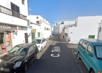 Lights back on for Calle Teide