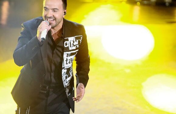 Luis Fonsi location confirmed