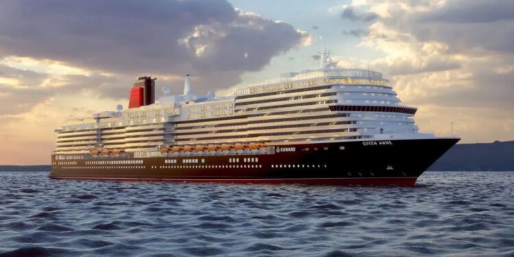 New luxury British “Queen Anne” cruise ship in Arrecife this Friday