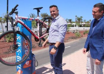 Yaiza installs cyclist maintenance points