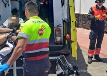 Man rescued from Puerto del Carmen harbour