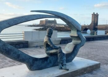 Manrique sculpture returns after carnival