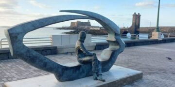Manrique sculpture returns after carnival