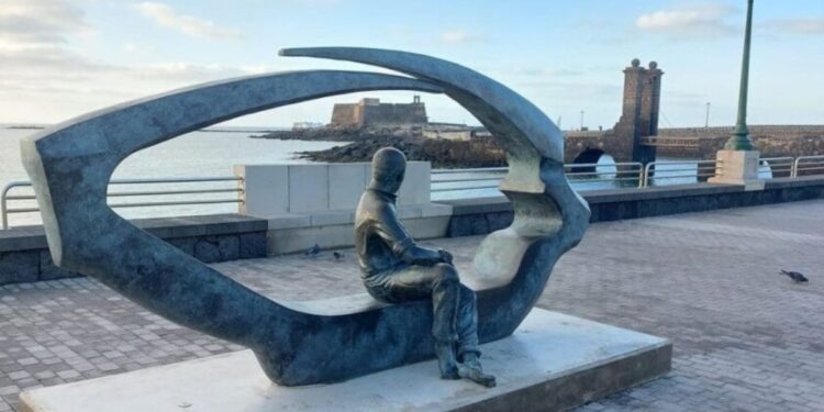 Manrique sculpture returns after carnival