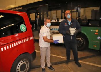 Non -essential workers return as Torres pleads Canarian case