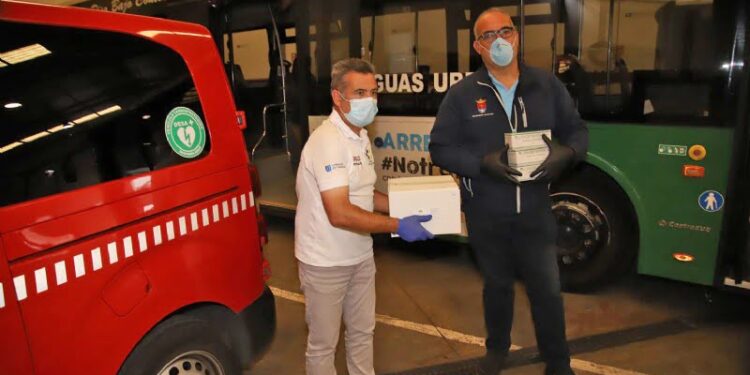 Non -essential workers return as Torres pleads Canarian case