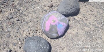 Medio Ambiente Lanzarote denounces stone drawings in Famara