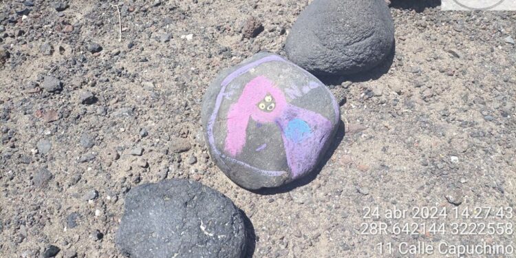 Medio Ambiente Lanzarote denounces stone drawings in Famara