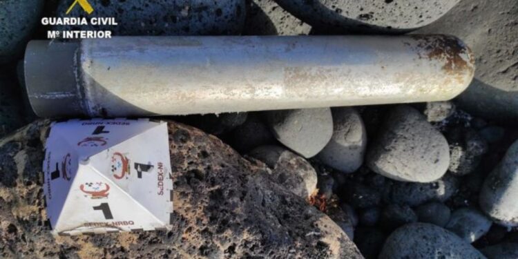 Military flare found on Lanzarote coast deactivated