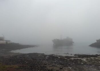 Mist disrupts flights