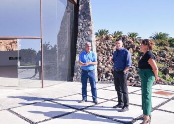 Teguise Mayor visits new Civic Centre