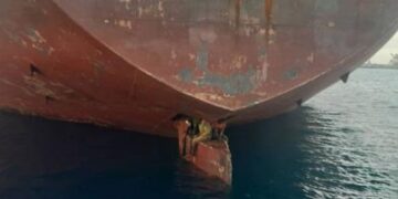 Three found on oil tanker rudder