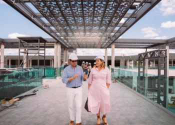 Mayor of Arrecife visits new shopping centre